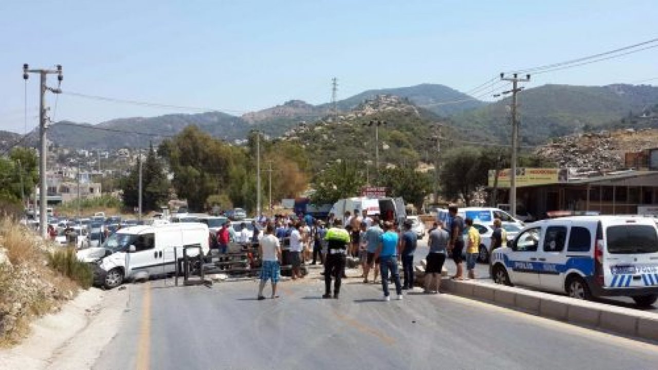 Forklift hafif ticari araçla çarpıştı: 3 yaralı