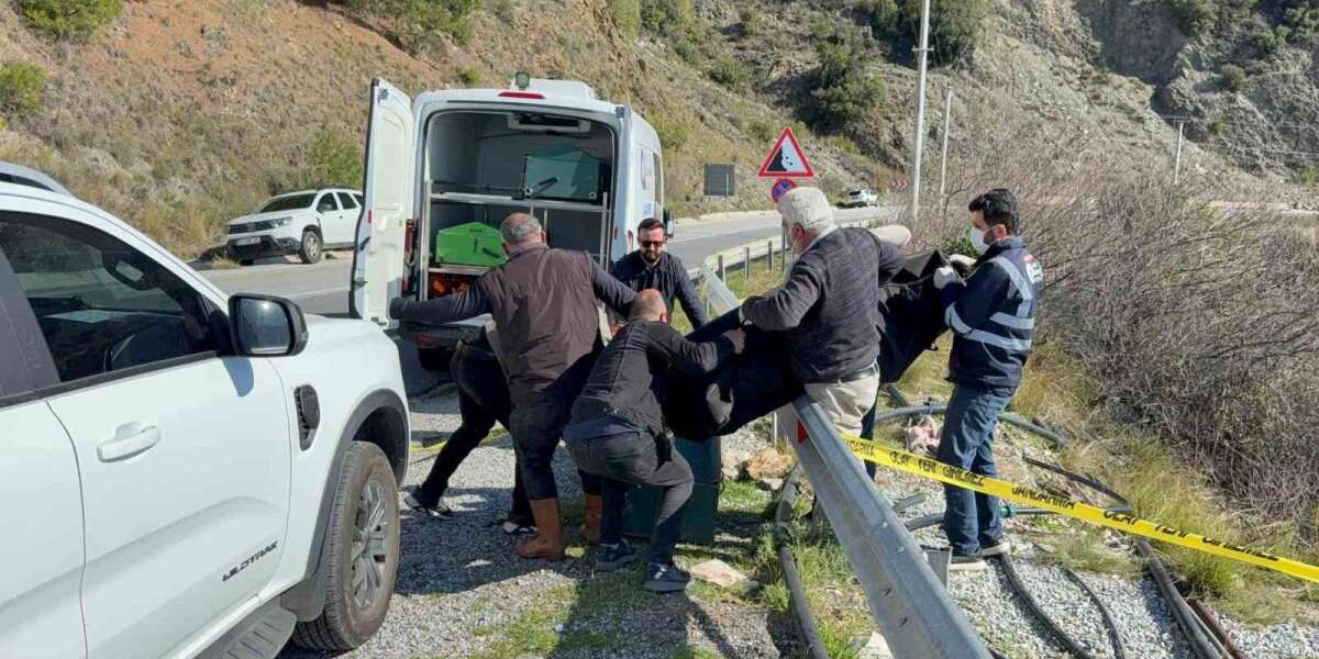 Karayol Kenarında Kadın Cesedi Bulundu