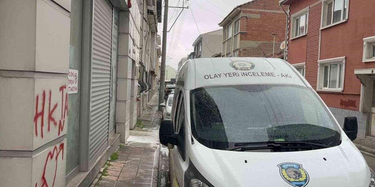 7’nci Kattan Atlayan Adamın Evinden Eşinin Cesedi Çıktı