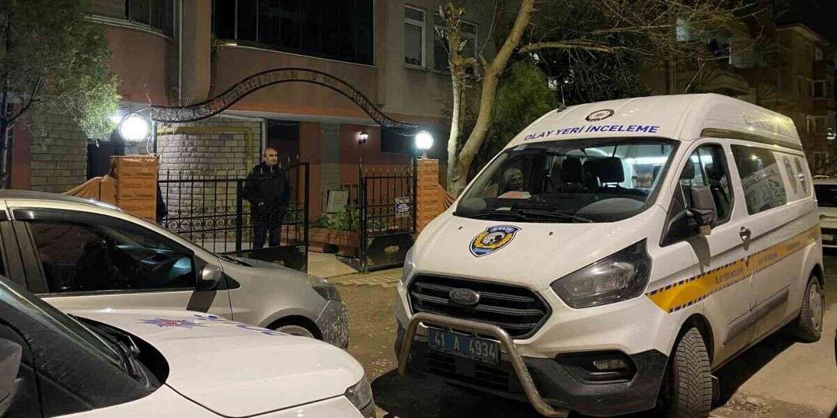 Yatalak Annesine Yemek Hazırlarken Kanlar İçinde Bulunmuştu: Boğazının K*sildiği Öğrenildi