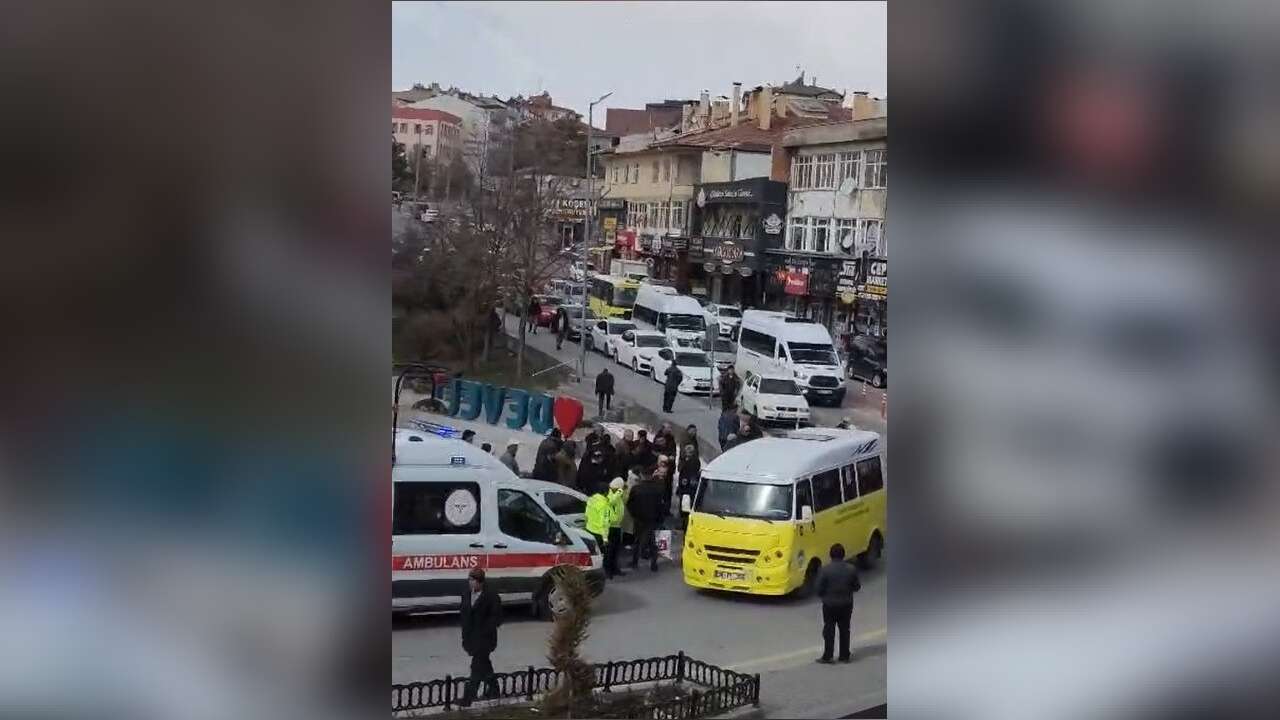 Minibüsten Düşen Yaşlı Yolcu Hayatını Kaybetti