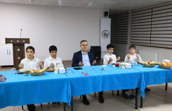 Muğla’da Anlamlı İftar; Vali Akbıyık Hafız Adaylarıyla İftarda Buluştu