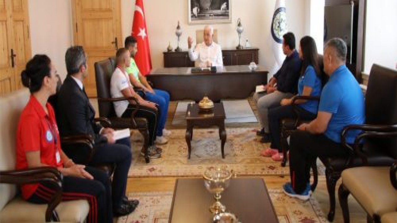 Başarılı sporculardan Gürün’e ziyaret
