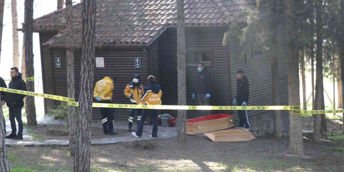 Temizlik İşçisi Parkın Lavabosunda Ölü Olarak Bulundu