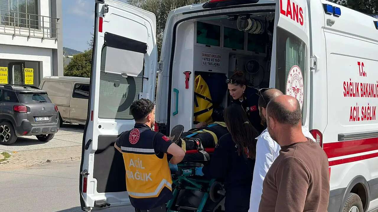 Bodrum’da Çatı Çöktü: 3 Metreden Düşen Kişi Yaralandı