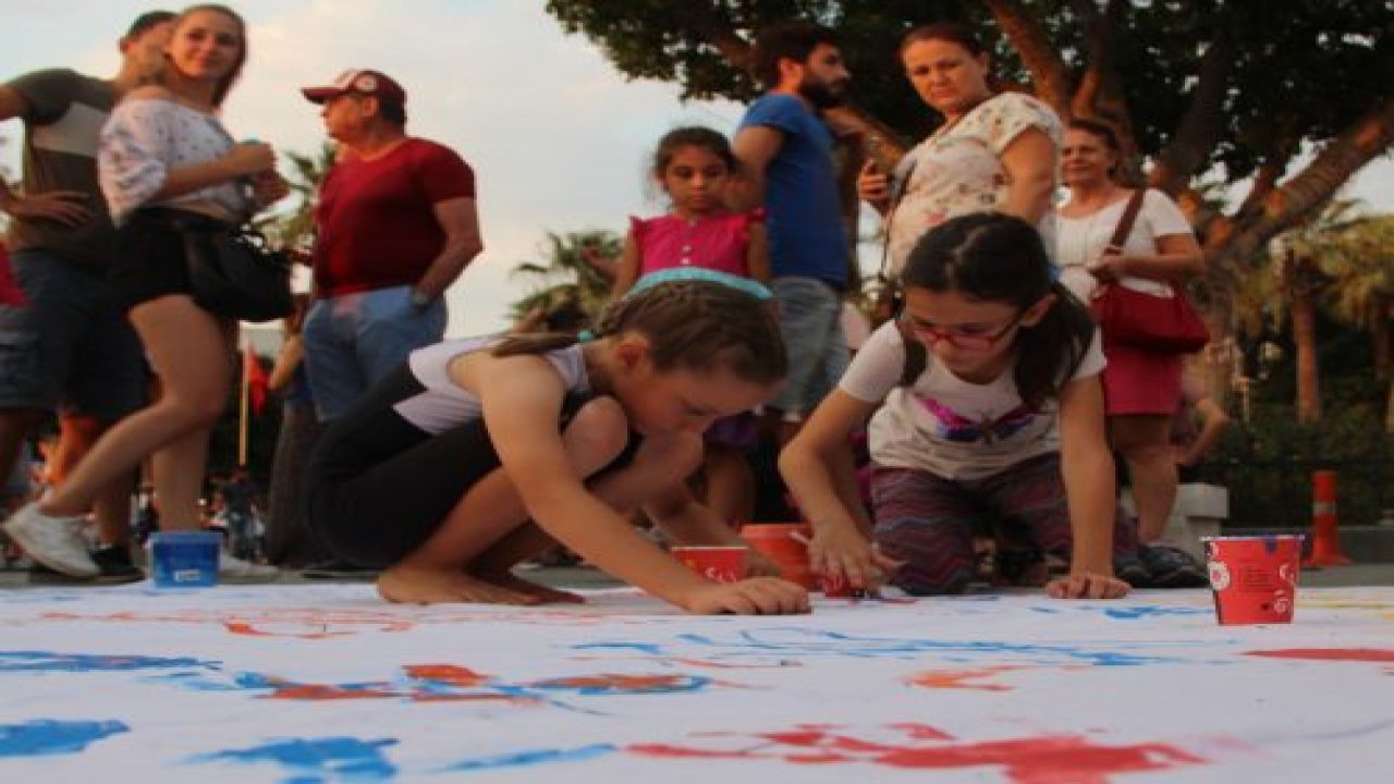 Çocuk şenliğinde, minikler gönüllerince eğlendi