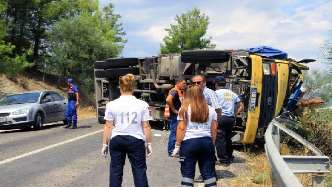 Virajı alamayan kamyonun şoförü öldü