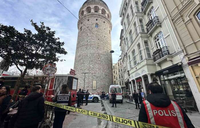 Galata Kulesi’nden Atlayan Kadın Yaşamını Yitirdi