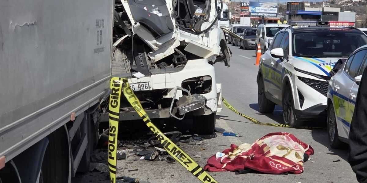 Tıra Çarpan Tanker Şoförü Hayatını Kaybetti