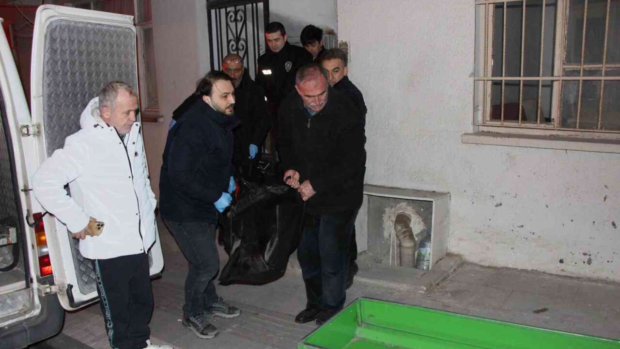 Evinde Sahte İçki İçtikten Sonra Ölü Bulundu