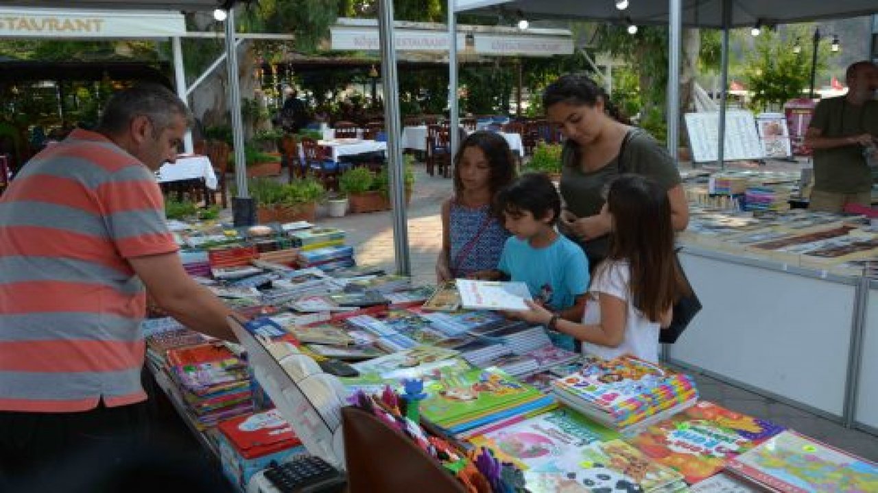 Kitapseverler yoğun ilgi gösterdi
