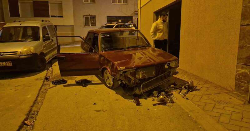 Sevgilisinden Ayrılan Genç Otomobilini Parçaladı: “Güzel Çıkmamıştır, Shop Yap”