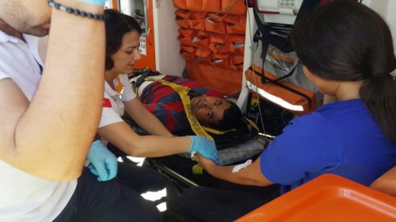 Motosikletle kamyonet çarpıştı; 2 yaralı