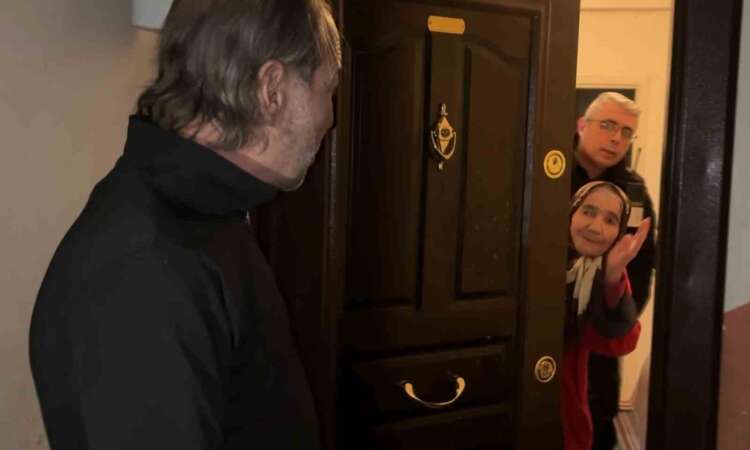 Alzheimer Hastası Anne Oğlunu Tanımadı: Gece Yarısı Ekipler Devreye Girdi