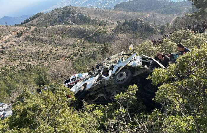 İşçi Servisi Uçuruma Yuvarlandı: 3 Ölü, 11 Yaralı