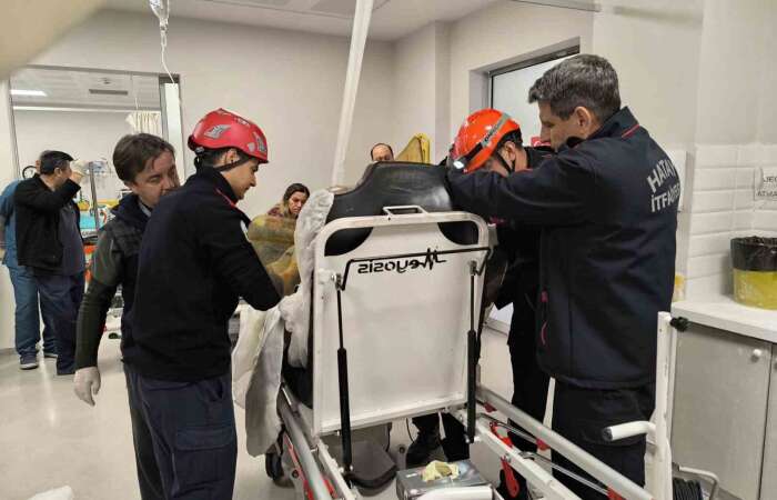 Hastanede Sıra Dışı Ameliyat: Göğse Saplanan Demiri İtfaiye Kesti