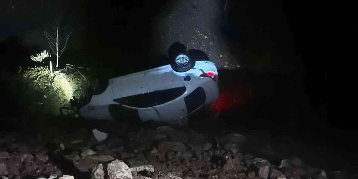 Direksiyon Hakimiyetini Kaybetmesi Sonucu Otomobil Takla Attı