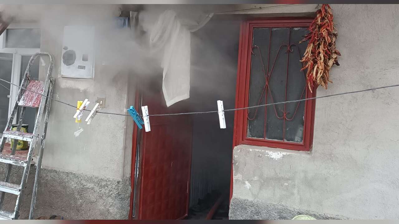 İki Katlı Evde Yangın Çıktı: 1 Ölü, 1 Yaralı