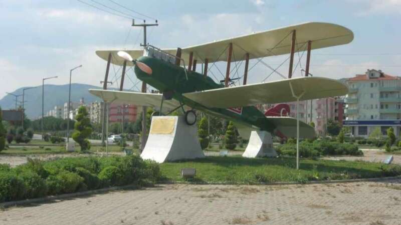 Menteşe’de İsmet Tayyaresi Maketi Yeni Yerine Taşındı