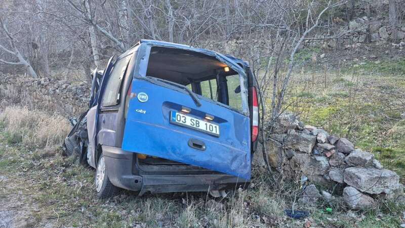 Ticari Araç İle Kamyonet Çarpıştı: Hurdaya Dönen Araçlarda 1 Ölü, 1 Yaralı