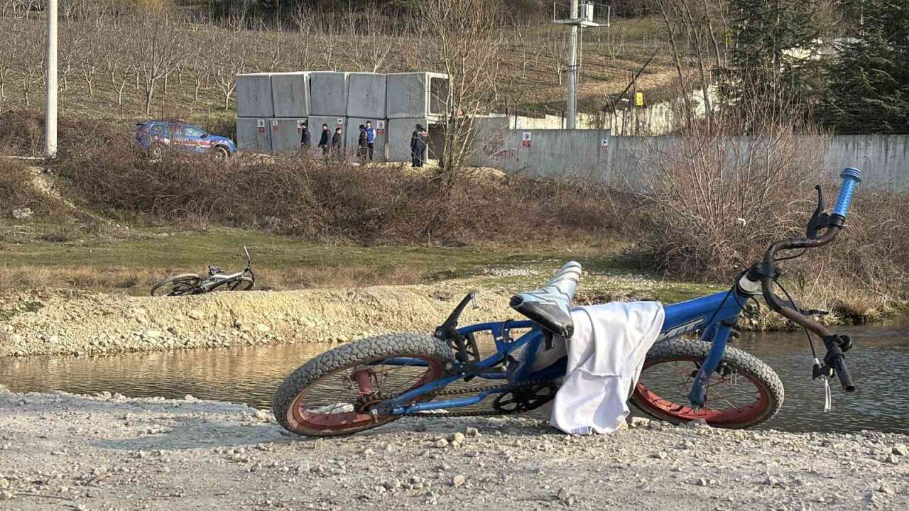 13 Yaşındaki Çocuk Gölette Boğulma Tehlikesi Geçirmişti: Hastanede Hayatını Kaybetti