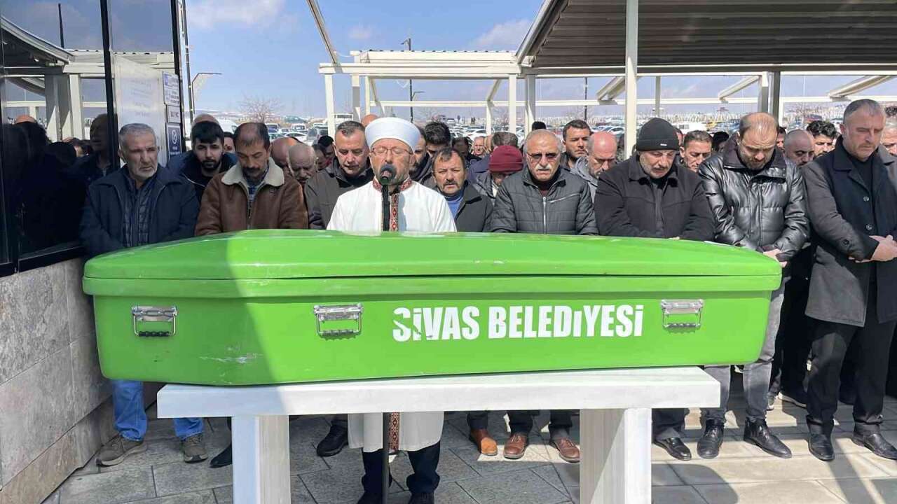 İftar Sonrası Çıkan Tartışmada 15 Yaşındaki Oğlu Tarafından Öld*rülen Baba ve Oğul, Son Yolculuğuna Uğurlandı