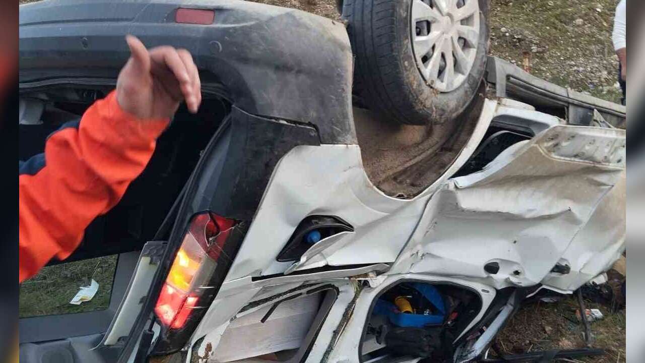 Otomobil Şarampole Yuvarlandı: 1 *lü, 2 Yaralı