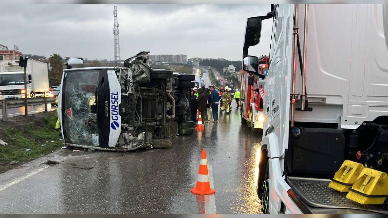 İşçi Servisi Devrildi: 1 *lü, 9 Yaralı