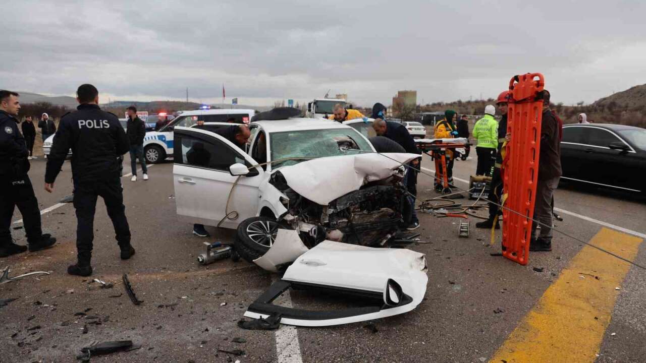 Zincirleme Trafik Kazası: 2 *lü, 7 Yaralı