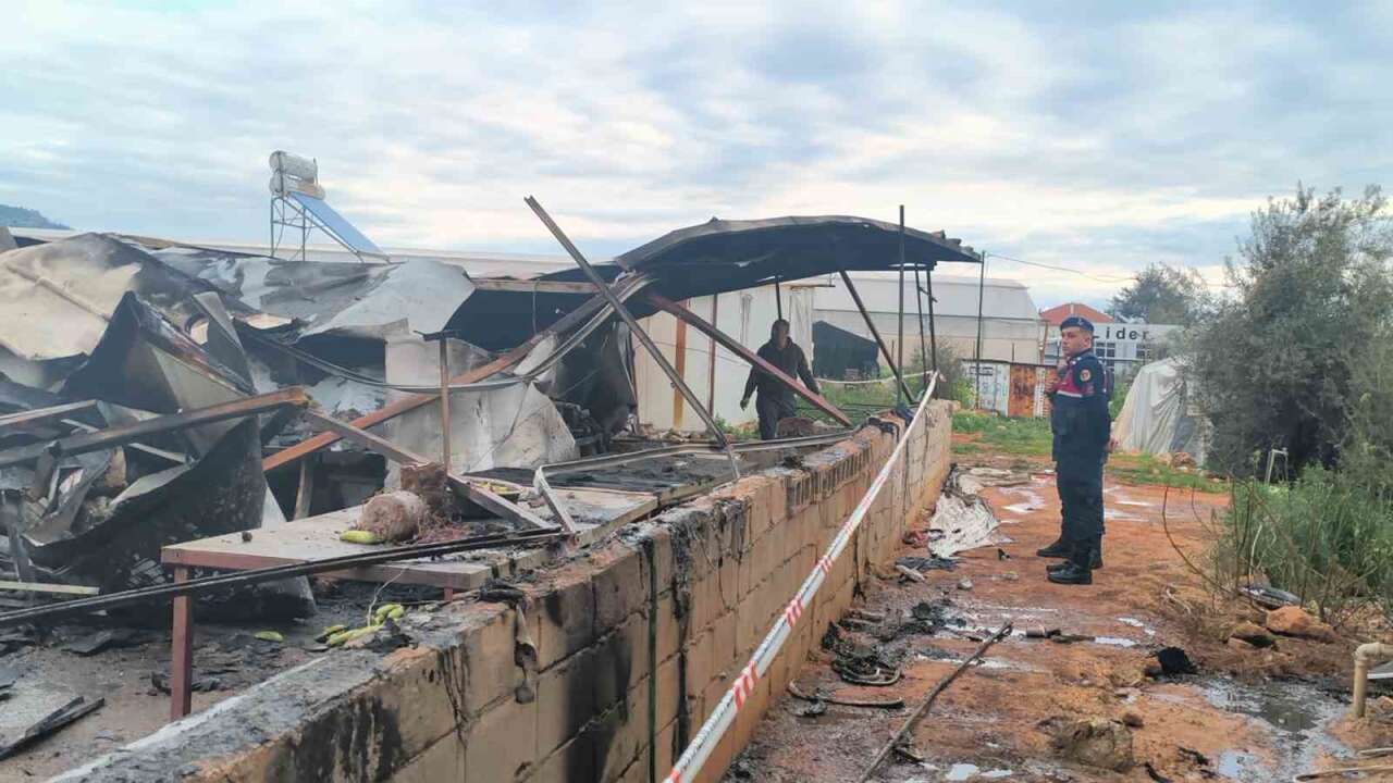 Prefabrik Ev Yangını: 7 Aylık Hamile Anne ve 5 Çocuk Öldü, 3 Kişi Yaralı