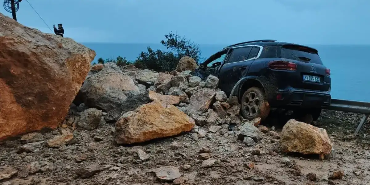 Mersin'de Şiddetli Yağış Heyelana Neden Oldu: 1 Yaralı