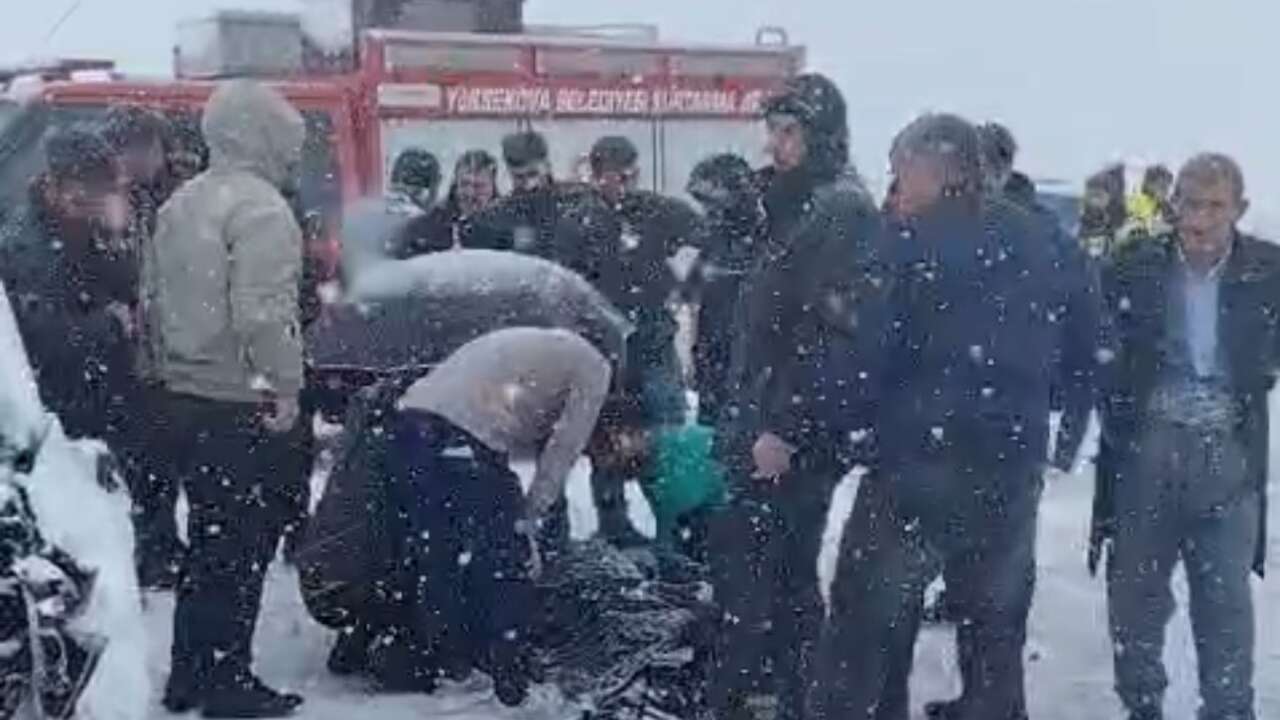 Kamyonetler Kafa Kafaya Çarpıştı: 1 Kişi Hayatını Kaybetti