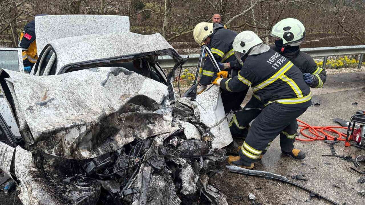 İki Otomobilin Çarpıştığı Trafik Kazasında 1,5 Aylık Nişanlı Çifti Hayatını Kaybetti