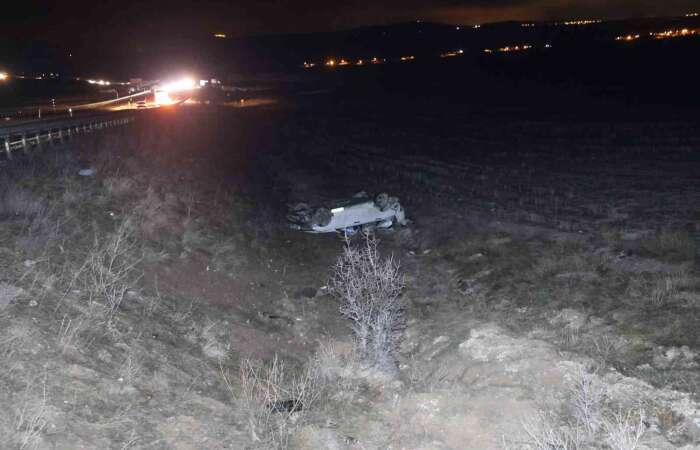 Direksiyon Hakimiyetini Kaybetti, Şarampole Uçtu: 4 Yaralı