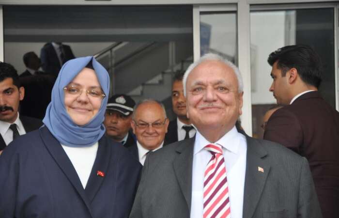 Zincirleme Kazada Eski Bakanlar Yaralandı