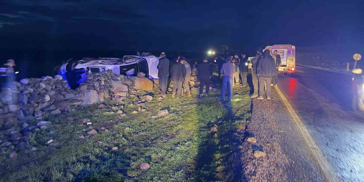 İkİ Araç Birbirine Girdi: 2’si Ağır 5 Yaralı