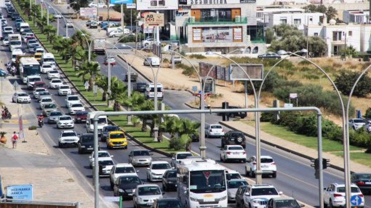 Tatilciler Bodrum'a akın akın gelmeye başladı