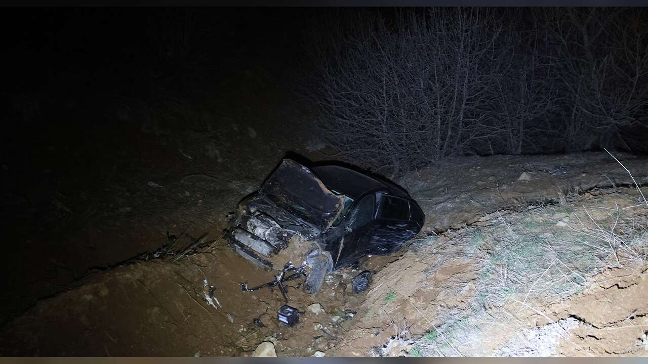 Otomobil Şarampole Uçtu: 2’si Ağır 5 Yaralı