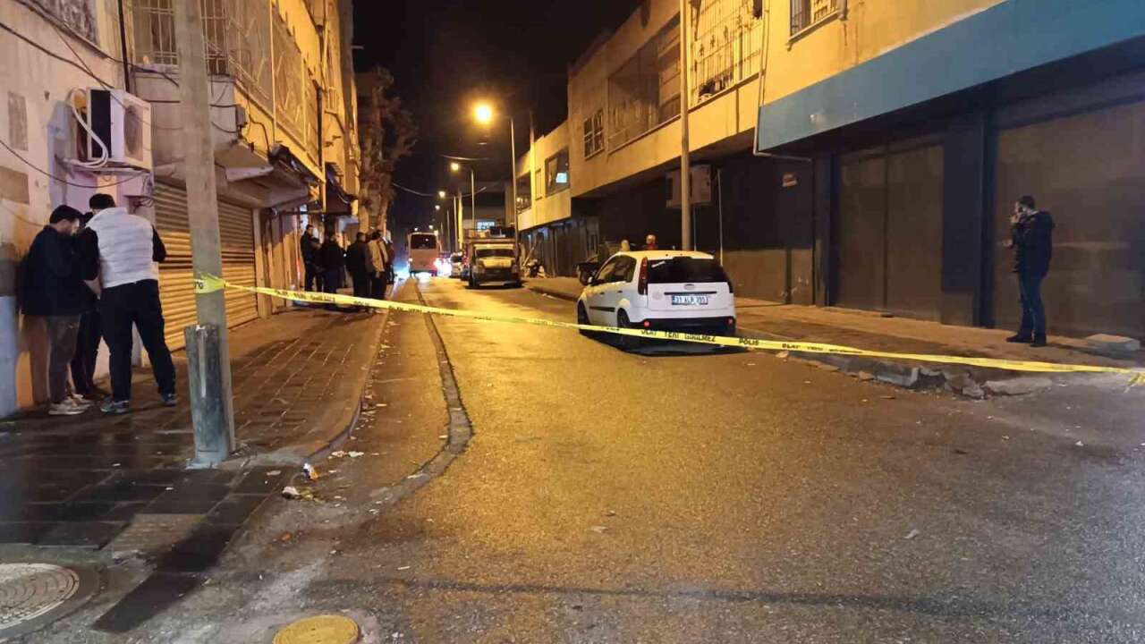 Komşular Arası Taş, Sopa ve B*çaklı Kavga: 9 Yaralı