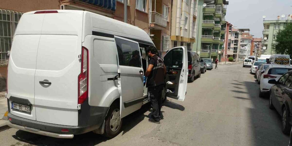 Tartıştığı Babasını Sırtından ve Bacağından B*çakladı