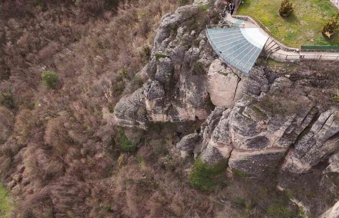 Cam Terasta Acı Olay: 21 Yaşındaki Üniversite Öğrencisi Hayatını Kaybetti