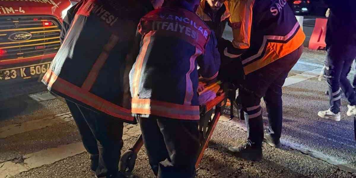 İki Otomobil Çarpıştı: Otomobil Ters Döndü, Çok Sayıda Yaralı Var