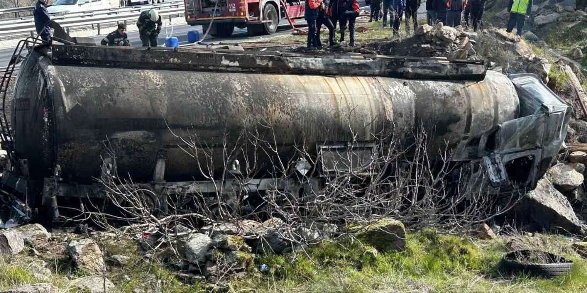 Mazot Yüklü Tanker Alev Alev Yandı: 1 Ölü