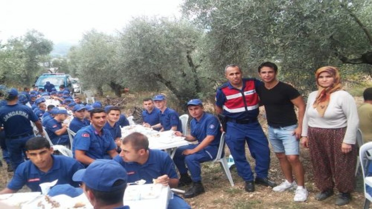 Şehit aileleri kurbanlıklarını askerle paylaştı