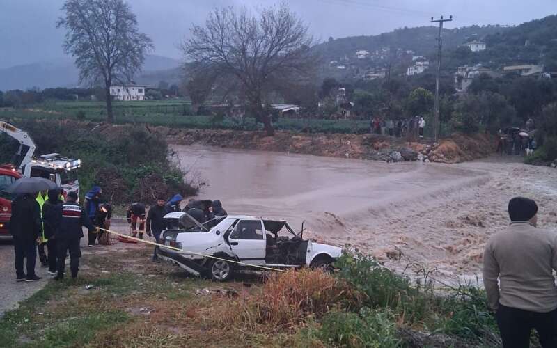 Milas Yakaköy’de Korkutan Kaza: Dereye Uçan Araçta 1 Kişi Hayatını Kaybetti