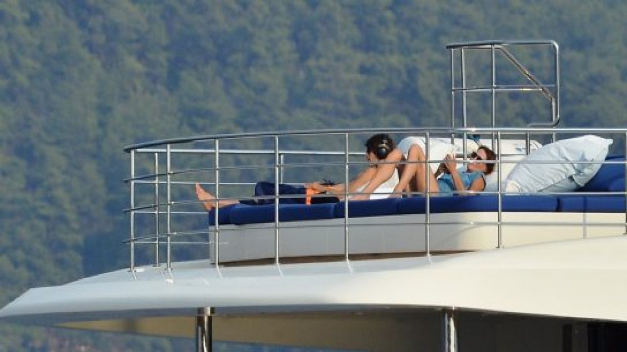 Bruni 40 derece sıcakta 3 saat güneşlendi