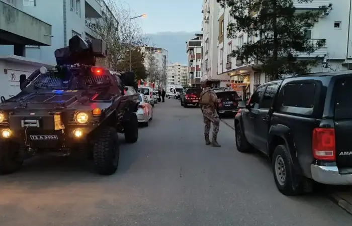 17 Yaşındaki Çocuk Anne ve Ağabeyini Öldürdü