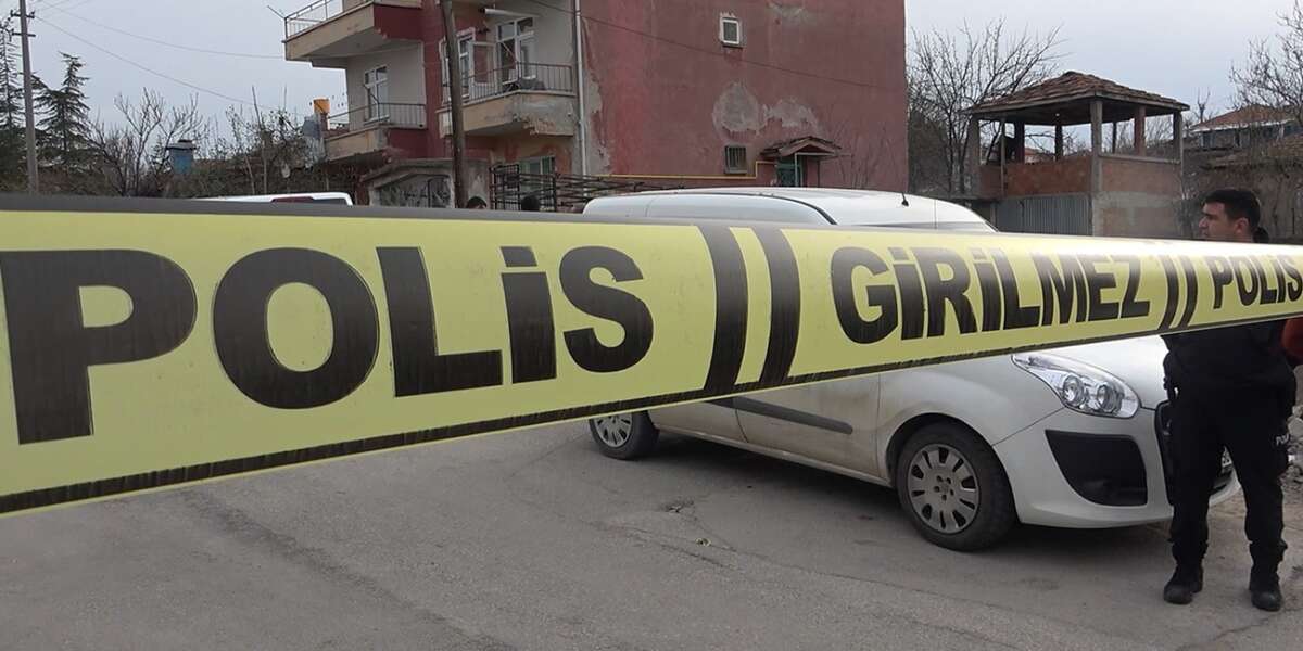 Kan Donduran C*nayet: İki Kardeş Bir Oldu, Babalarını Bıçak ve Baltayla Öld*rdü