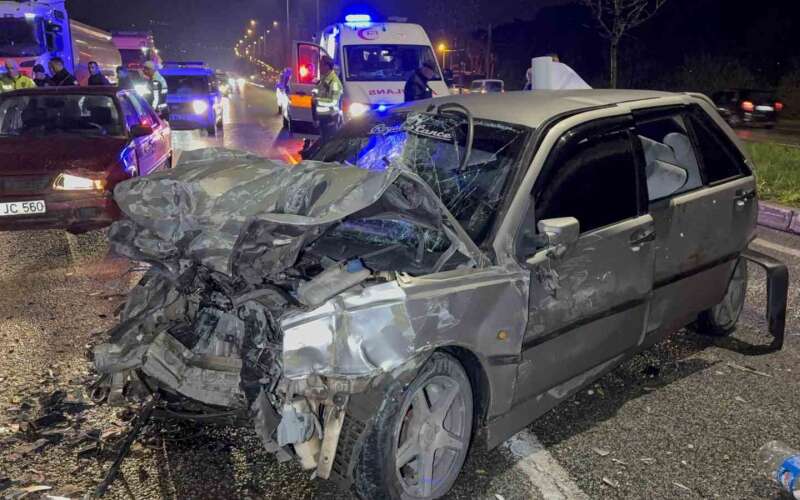 Minibüs Kontrolden Çıktı:  2’si Çocuk 6 Yaralı