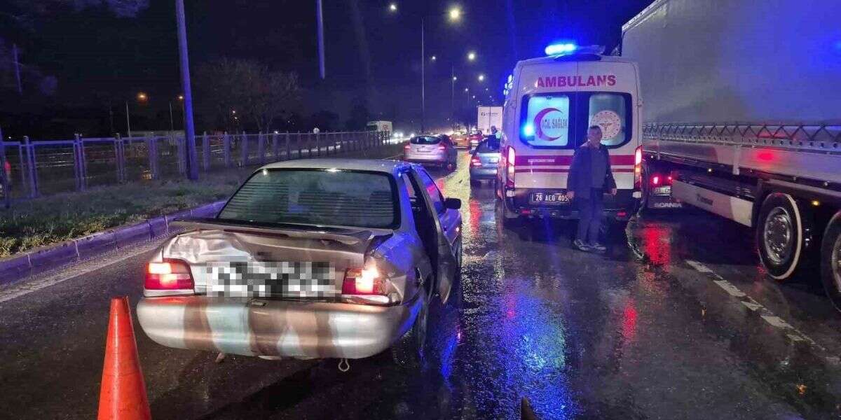 Çevre Yolunda Zincirleme Trafik Kazası: 4 Kişi Yaralandı